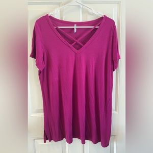 Planet Motherhood Sz Large fuchsia V-neck Detail